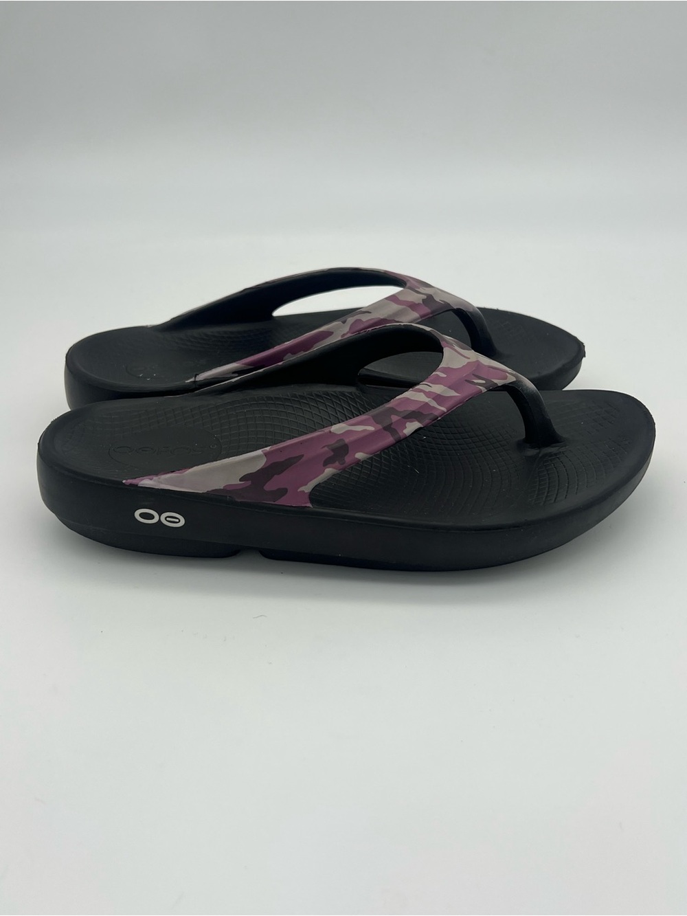 OOFOS OOlala Recovery Sandals Womens 7 Black purple violet Camo Thong Flip Flop - Picture 1 of 6